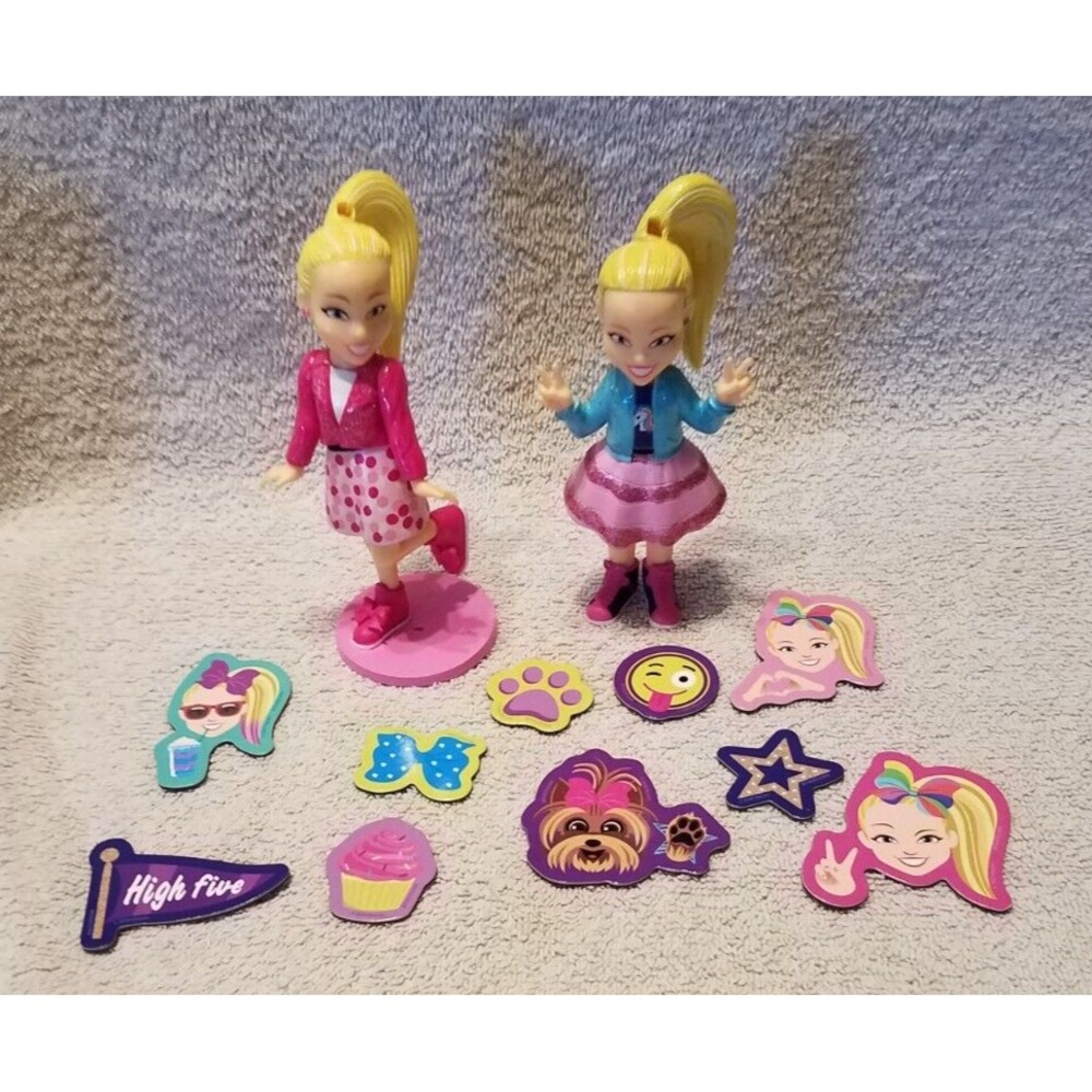 JOJO SIWA COLLECTIBLE FIGURE DOLLS LOT OF 2 No Bows plus 10‎ magnet accessories